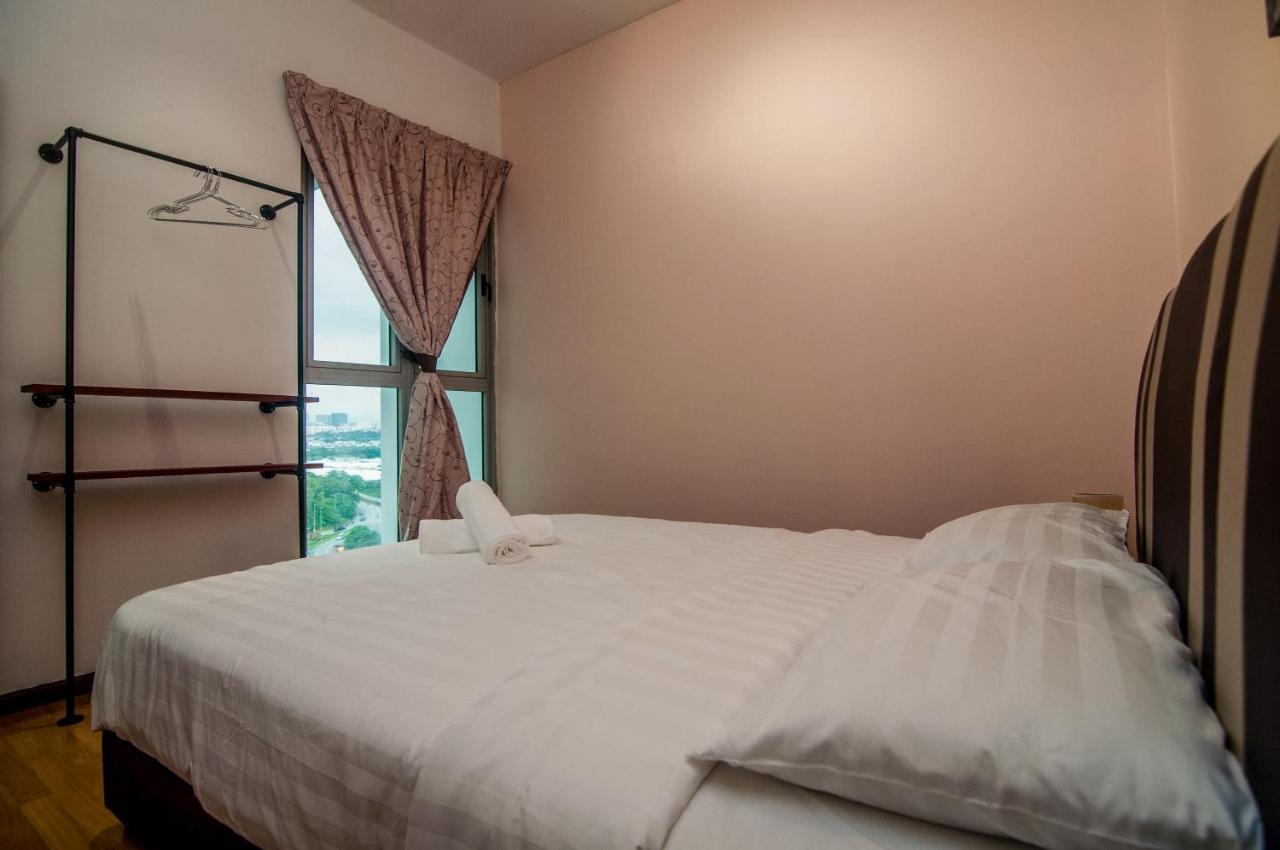 Flora Residence One South By Idealhub Seri Kembangan Eksteriør bilde